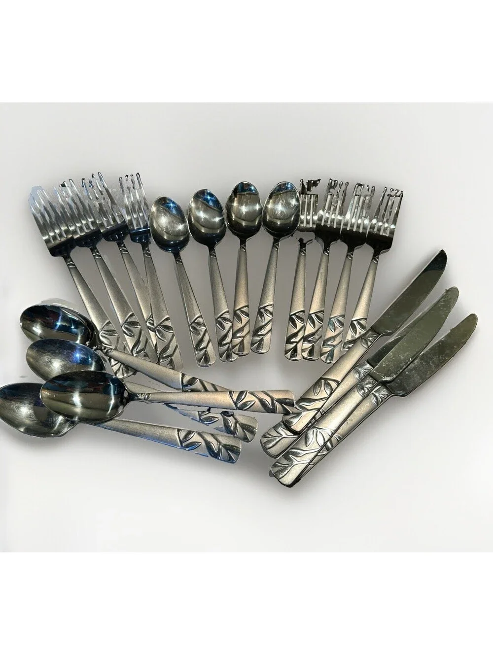 Cambridge 20-Piece Stainless Steel Flatware Set Service for 4 Leaf Pattern